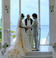 得永 泰志 様 & 理奈 様
式場 アールイズグアム